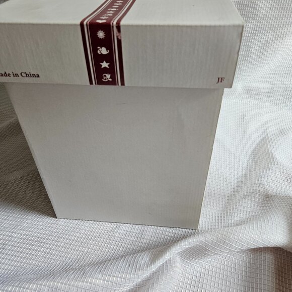 Josefina Table and Chairs IOB Retired - Picture 10 of 13